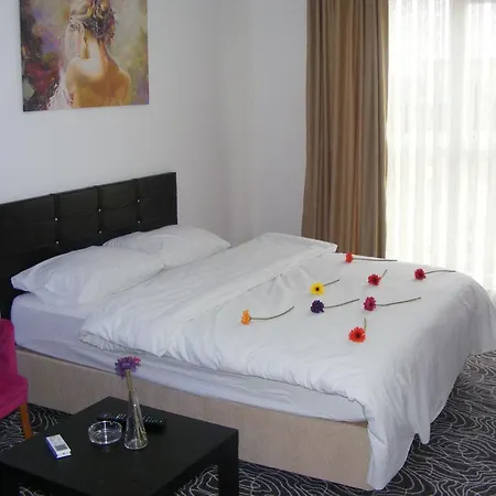 Kat11 Aparthotel *